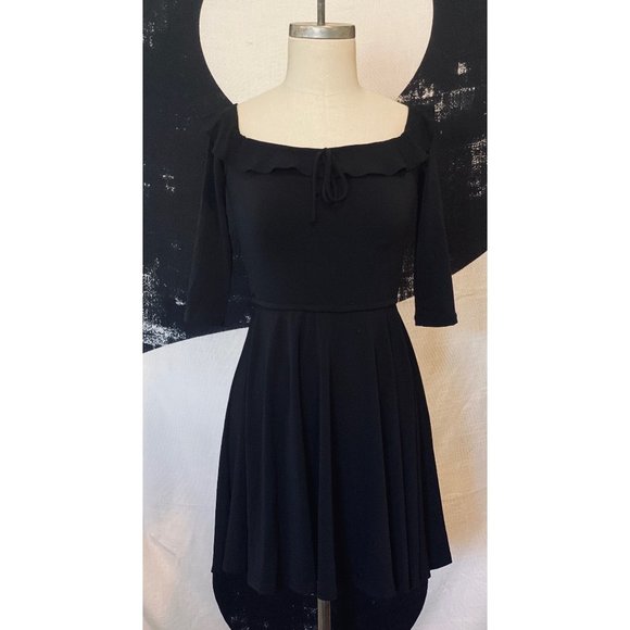 Lovers + Friends Dresses & Skirts - Lovers + Friends SM “Gabbie" Black Dress